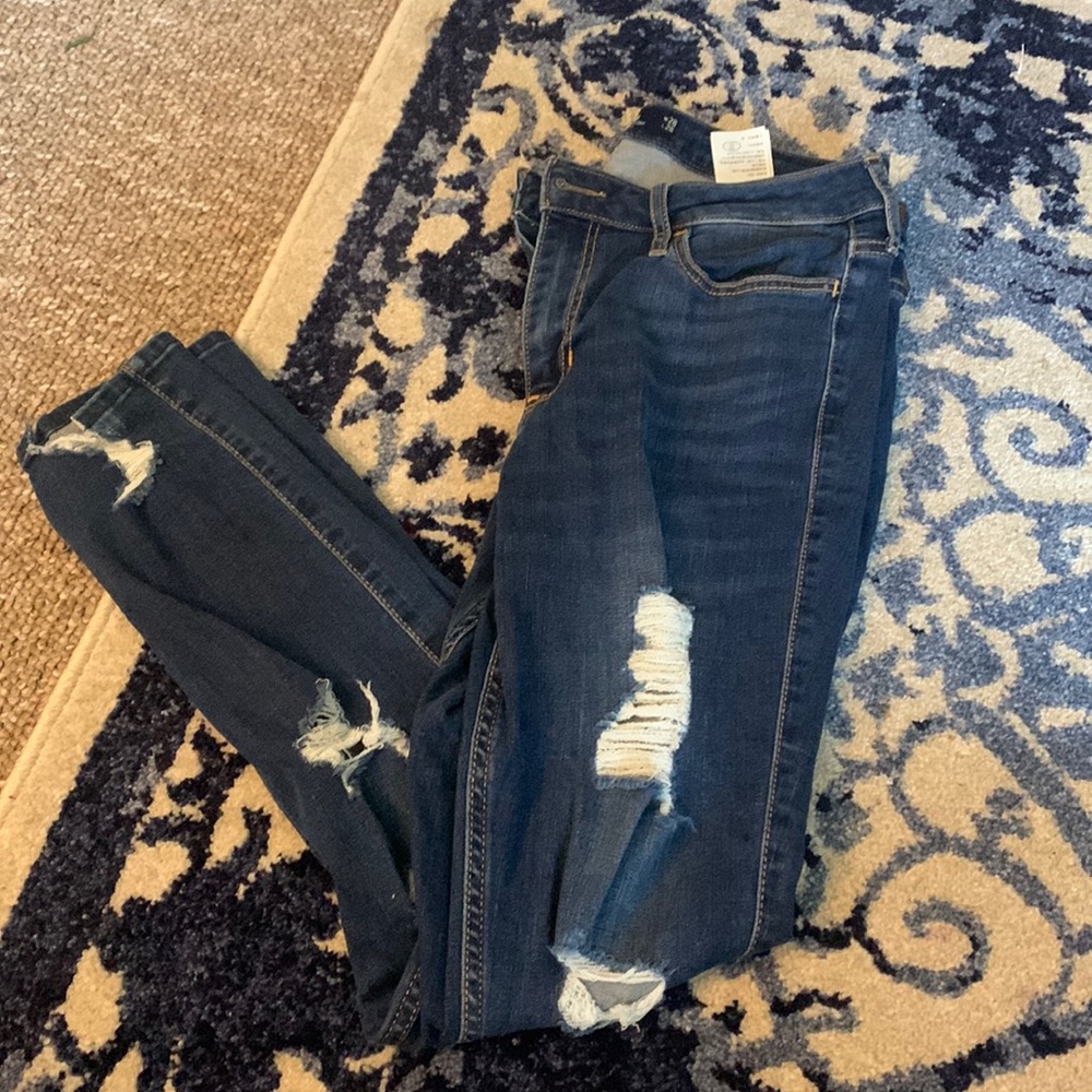Hollister curvy mid rise super skinny jeans. Size 7